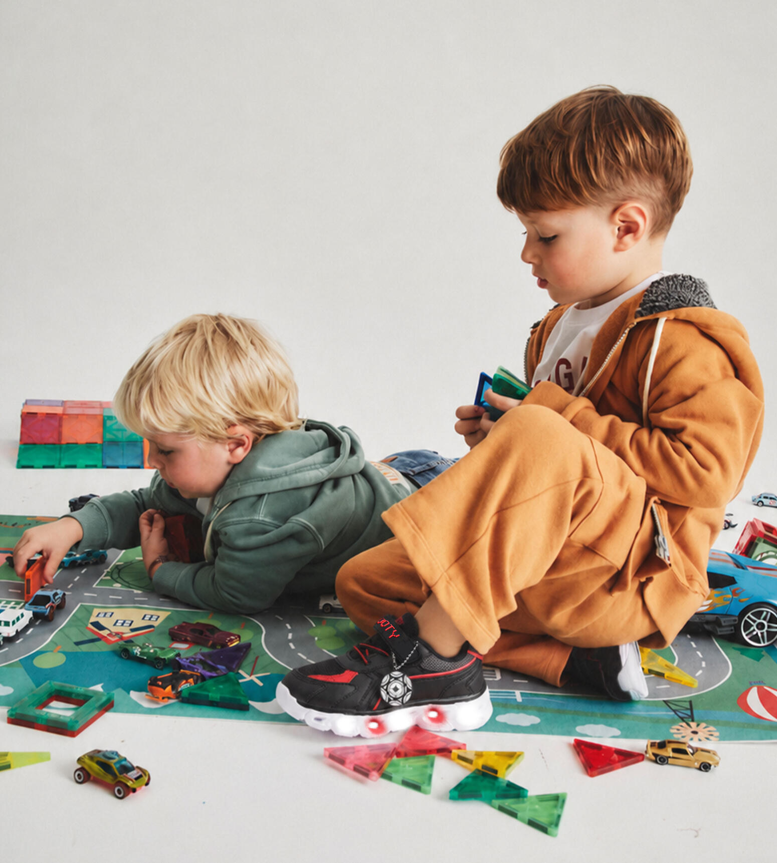 HI948_9.jpg